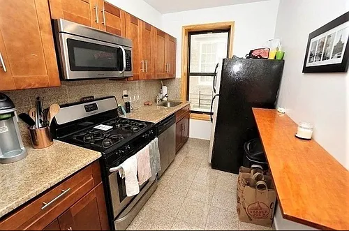 142 1st Ave #2R Photo 1