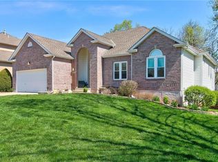 1005 SW Pacific Dr, Lees Summit, MO 64081