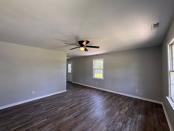 4th image of 409 W Farmer St