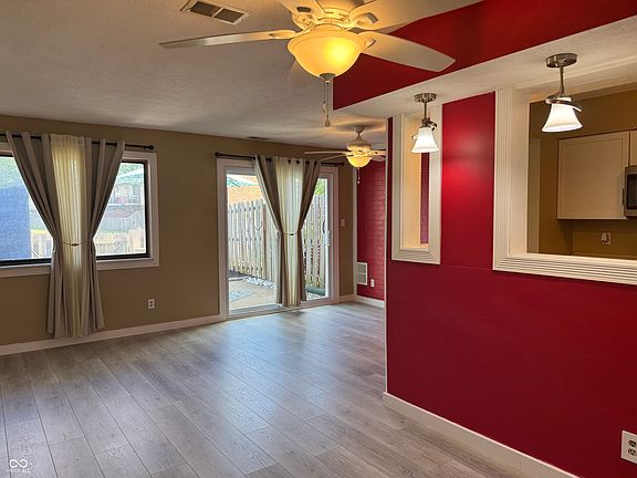 3rd image of 113 Greenwood Trl N