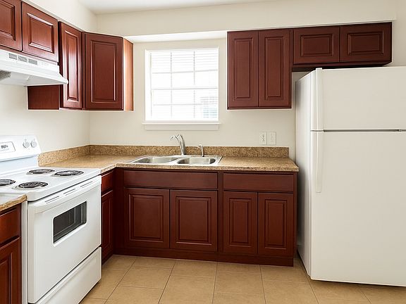 5th image of 213 State St APT D