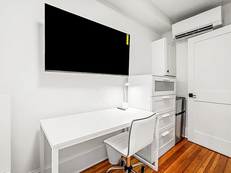 18 Benedict St #8 — Photo 4