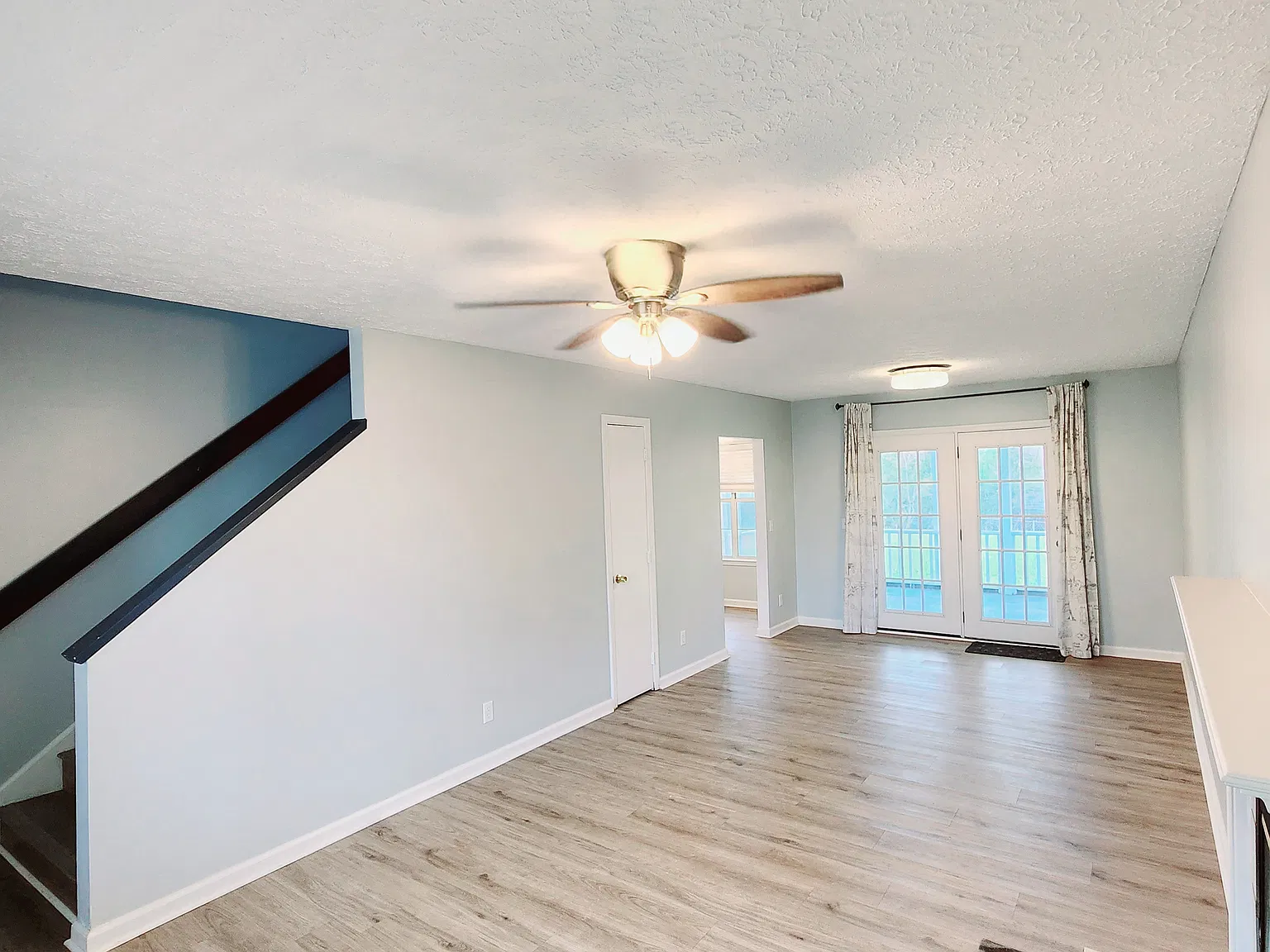 4 bed, 2.5 bath, 1907 sqft, $2,800 — Photo 3