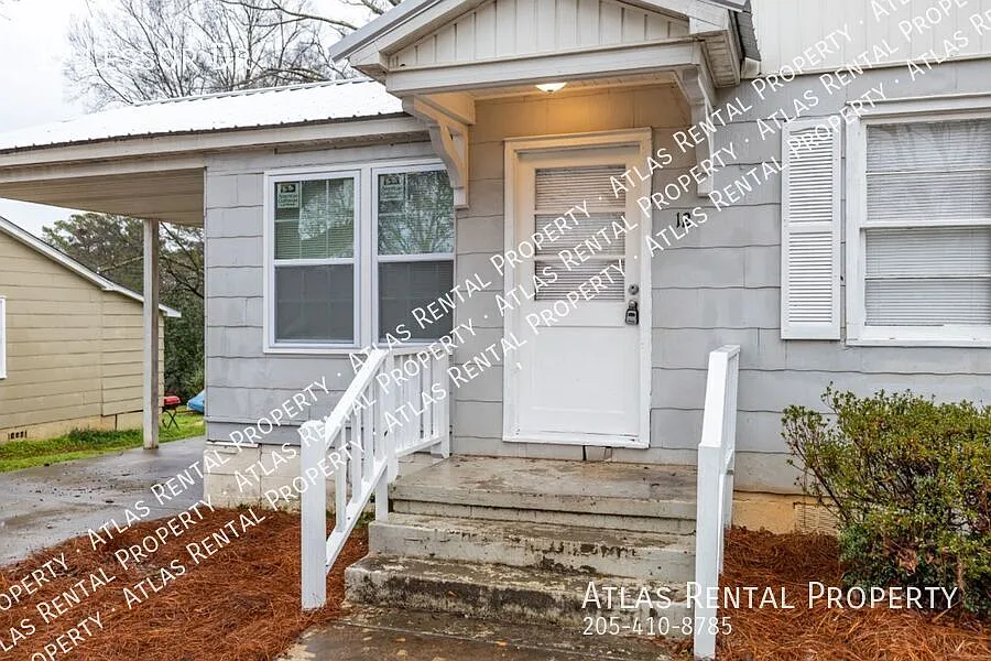 3 Bedroom Beauty at a Great Price! Won't Last Long! — Photo 3
