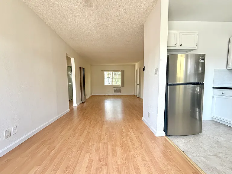 6938 Kester Ave #11 — Photo 6