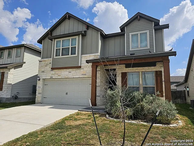 4 bed, 2.5 bath, 2395 sqft, $2,200 — Photo 2