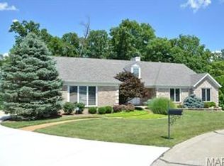 932 Pineview Ridge Ct, Ballwin, MO 63021