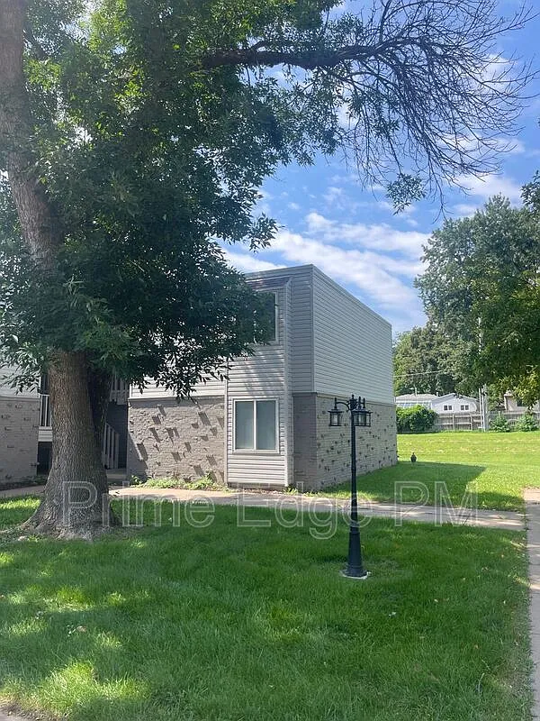 1 bed, 1.0 bath, 654 sqft, $1,000 — Photo 2