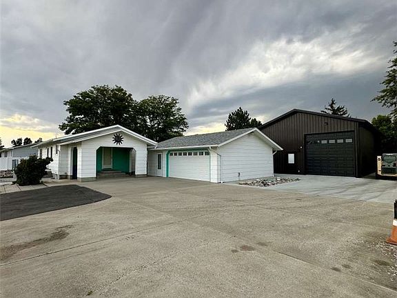 3rd image of 2615 Alpine View Dr