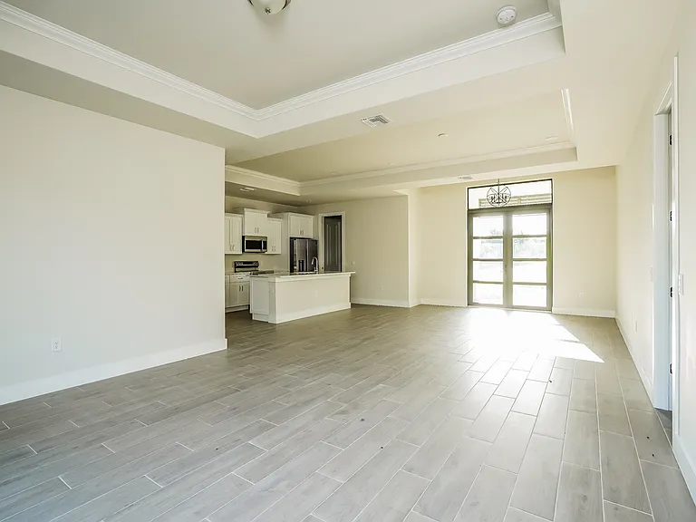 6133 Hughes Ave — Photo 7