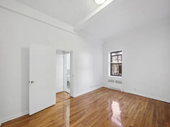 1995 Sedgewick Avenue image 4 of 10