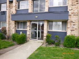 8647 1/2 W Foster Ave, Chicago, IL