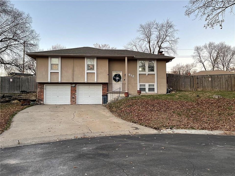 1st image of 612 NE Park Cir