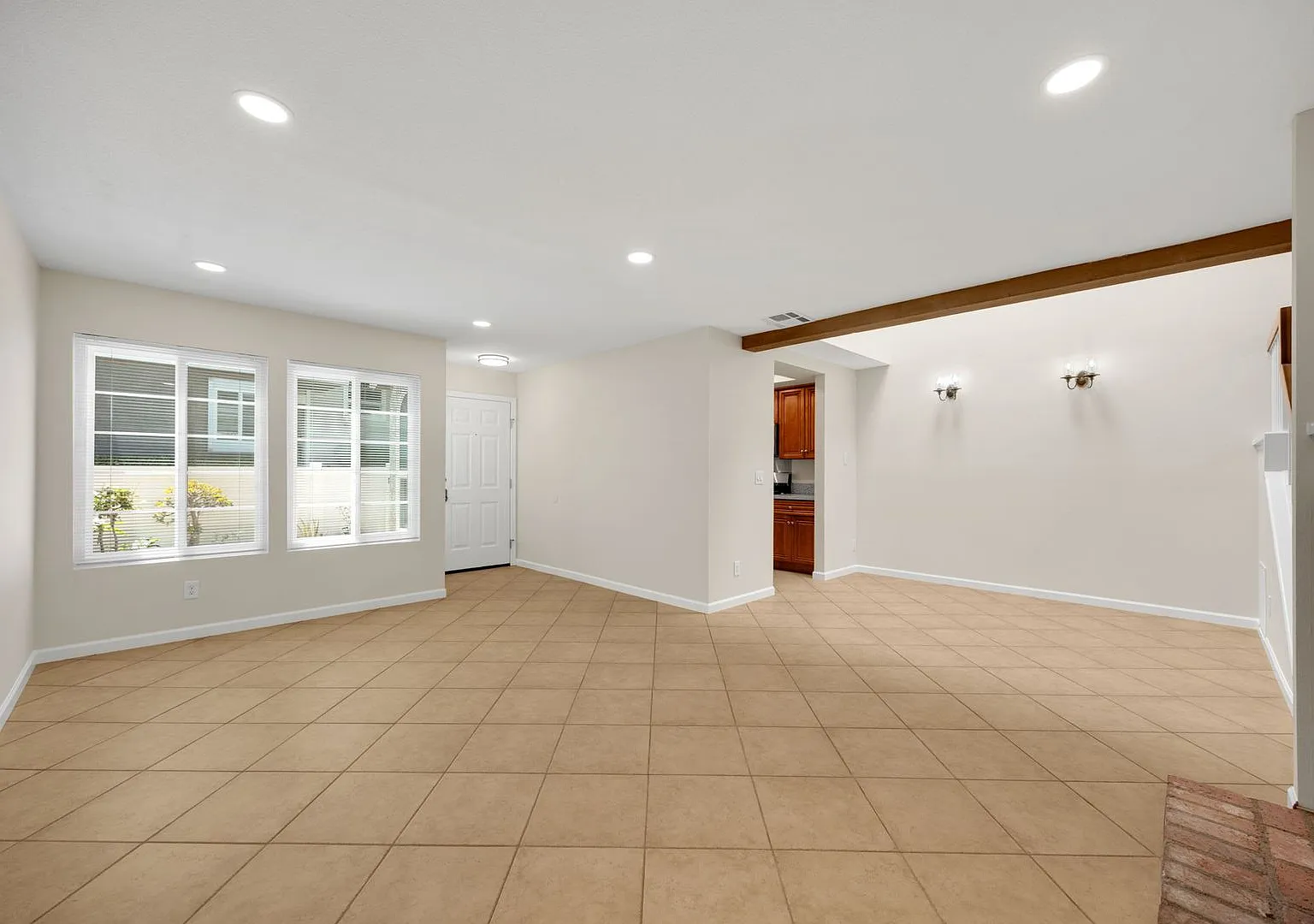 Newly Updated 2 Bed / 2.5 Bath Condo W/ Pool & Tennis Court — Photo 3
