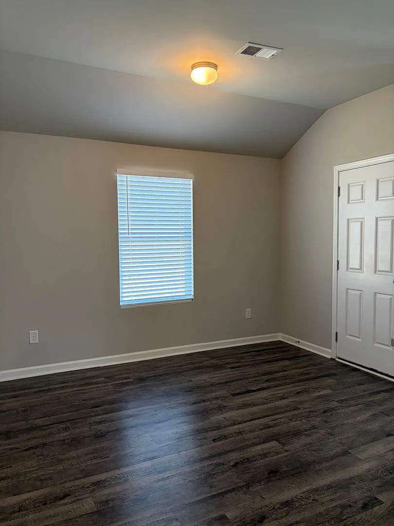 Modern 3-Bedroom Home with Spacious Backyard in Pell City — Photo 3