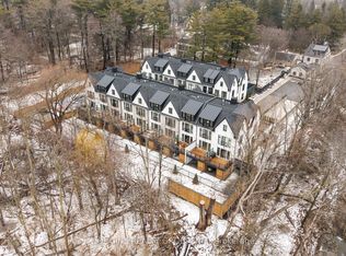 1136 Mona Rd #4, Mississauga, ON L5G0C8