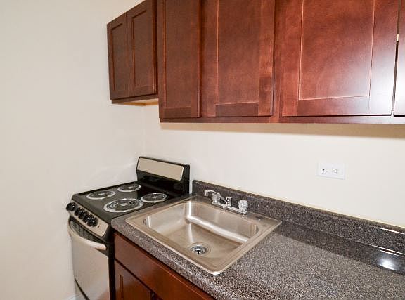 4th image of 536 W Arlington Pl APT 211