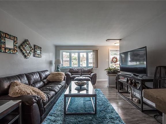 5th image of 560 Semple Dr #D