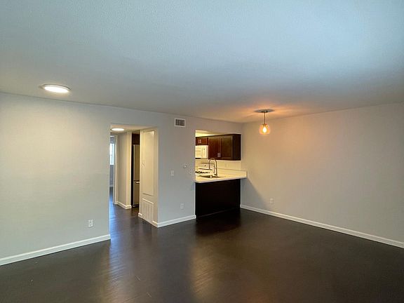 2nd image of 2250 N Niagara St APT 113