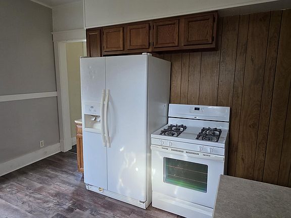 5th image of 119 Dewey St