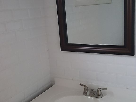 4th image of 142C 50 122nd St
