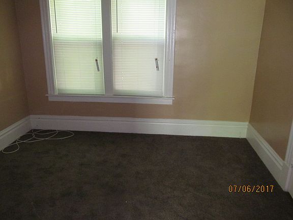 4th image of 867 Burton St SE
