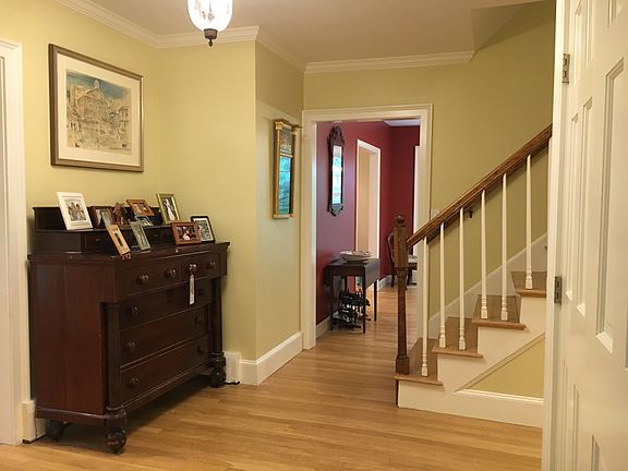 4th image of 34 Briarwood Dr