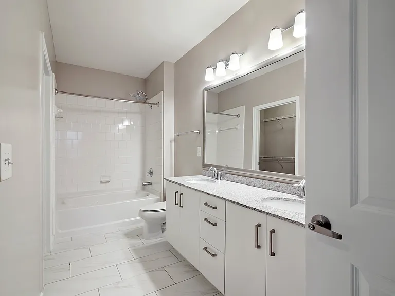 1105 Town Brookhaven Apartments — Photo 16