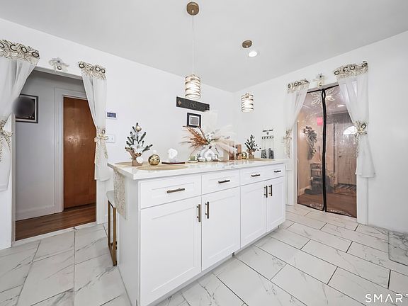 5th image of 17 Rosedale Avenue