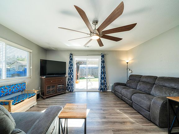 5th image of 3803 Wellington Pl