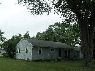 2nd image of 9885 Lincoln St