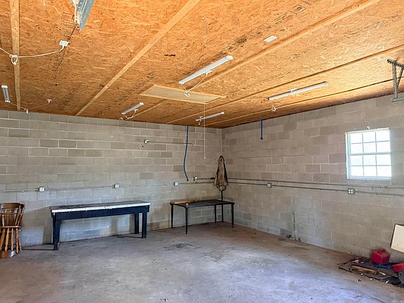 4th image of 3930 Campground Rd
