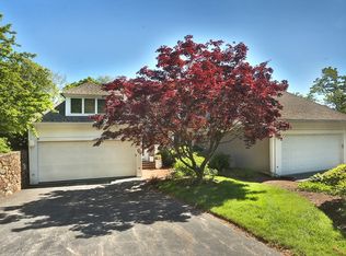 32 Highwood Ln, Ipswich, MA 01938