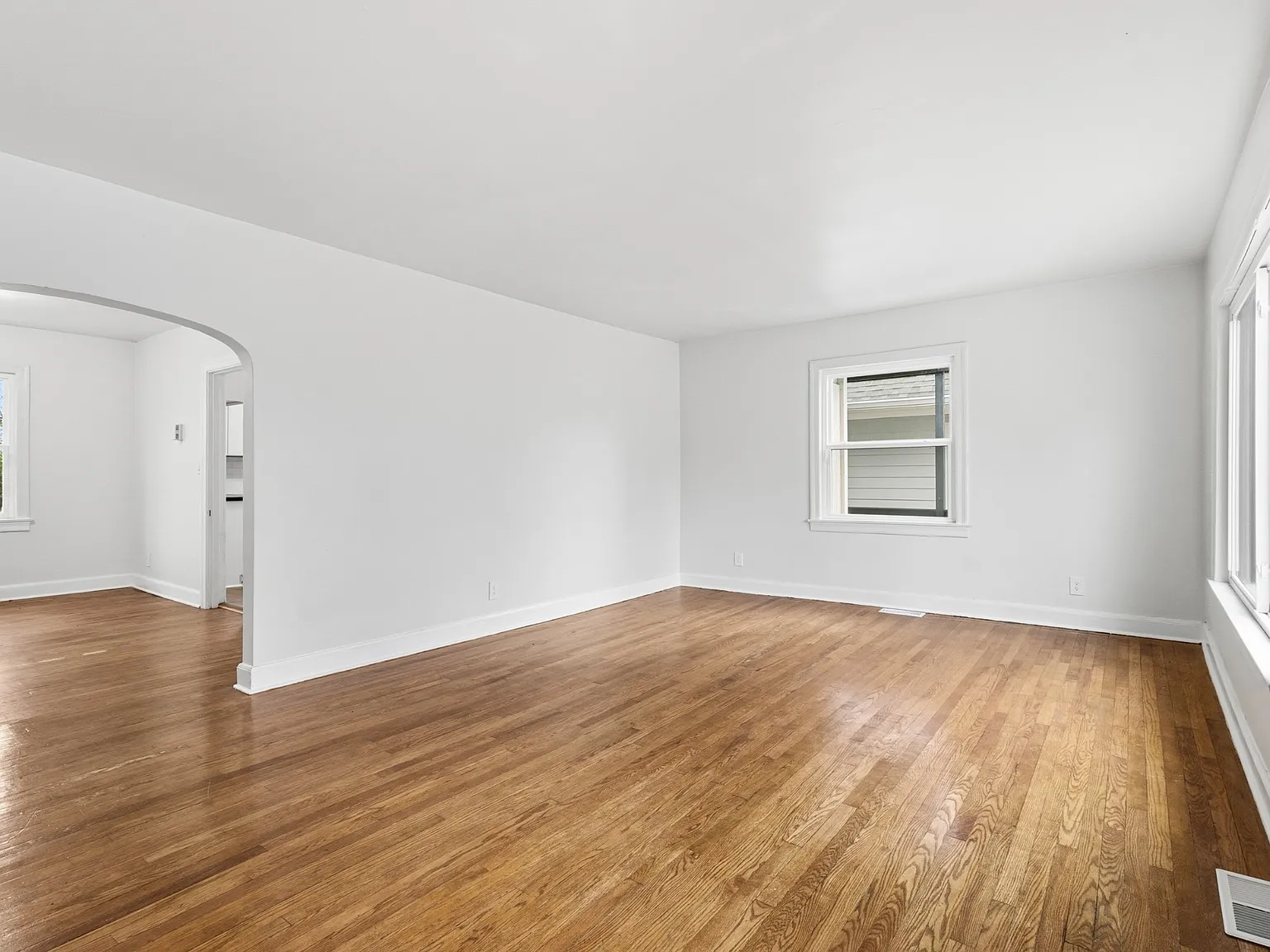 3 bed, 1060 sqft, $2,195 — Photo 3