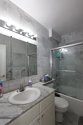 Rented by Luxus Manhattan Realty | media 9