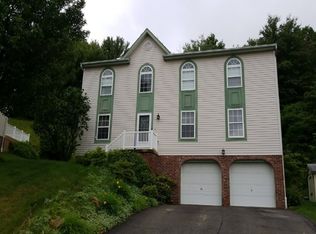 1210 Sandstone Ct E, Tarentum, PA