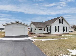 110 N Vine St, Armington, IL 61721