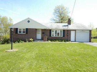 122 E Clearview Dr, Shrewsbury, PA 17361