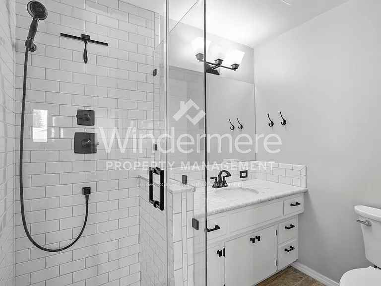 1706 E 38th Ave — Photo 4