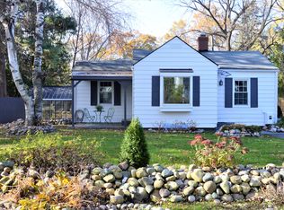 940 Tecumseh Ave, Waterford, MI 48327