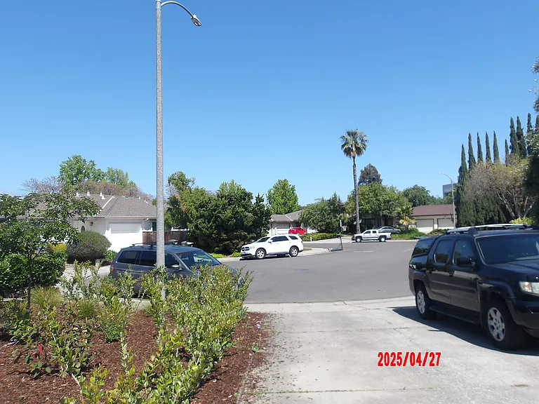 834 Van Dyck Ct — Photo 2