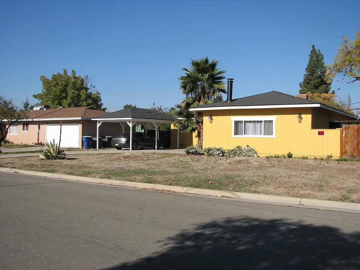 3 bed, 1.5 bath, 1590 sqft, $2,100 — Photo 1