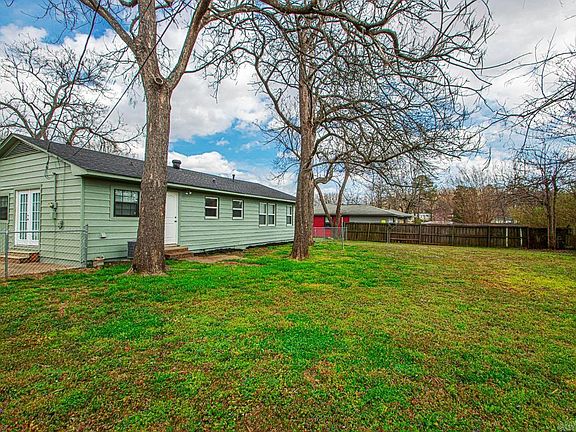 3rd image of 808 Shamrock Dr