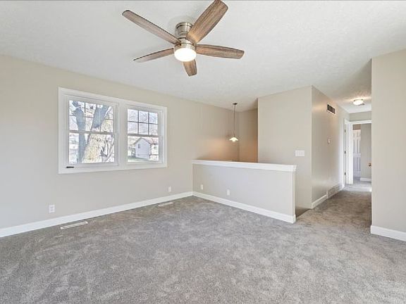 5th image of 142 Glenbrook Dr