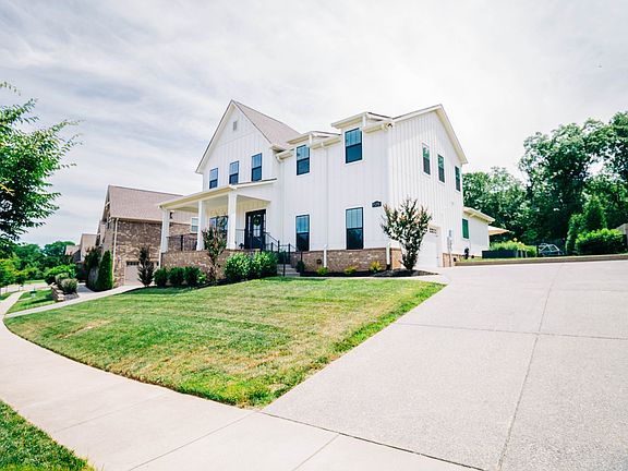 3rd image of 925 Redstone Ln
