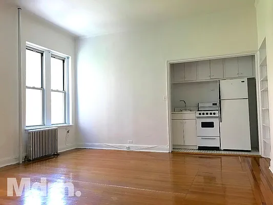 Rented by Mdrn Residential | media 8