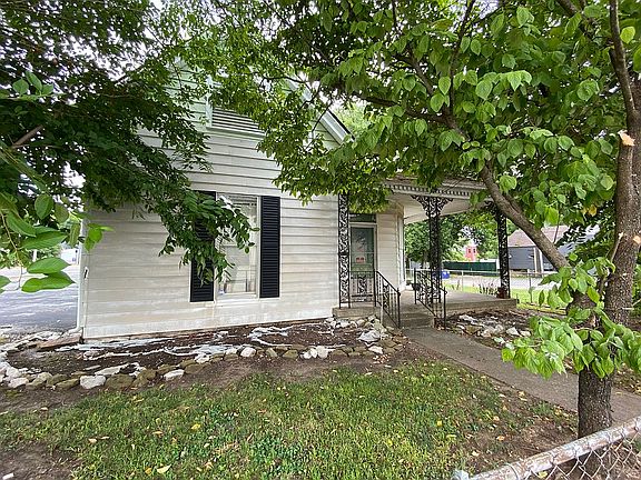 144 W Main: corner lot