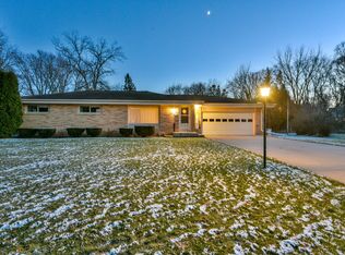 15725 Brookhill Dr, Brookfield, WI 53005