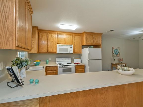 3rd image of 7005 Forest Hill Dr