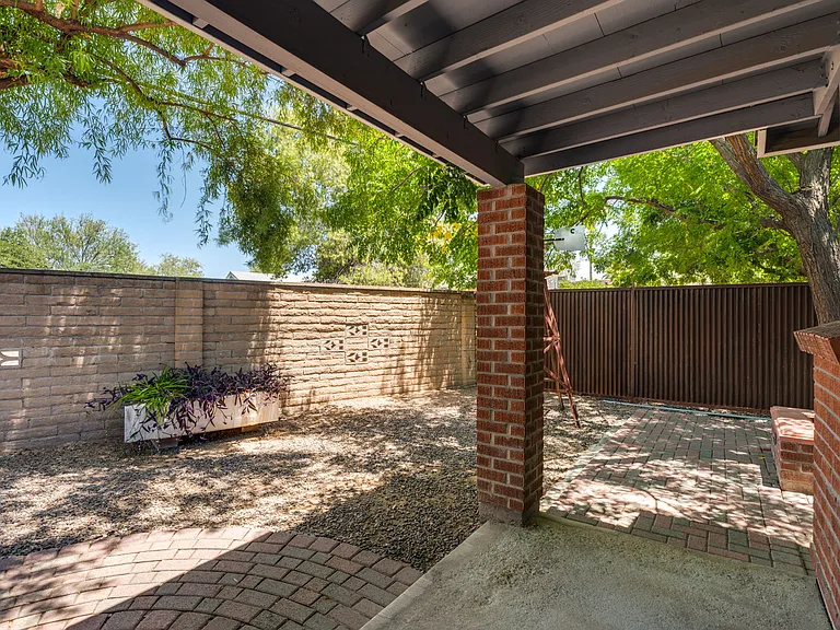 2724 N Gill Ave — Photo 13